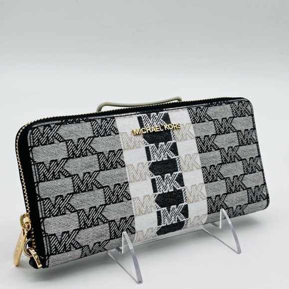 Michael Kors Handbags - Michael Kors Large Continental Wallet Wristlet Black/White
